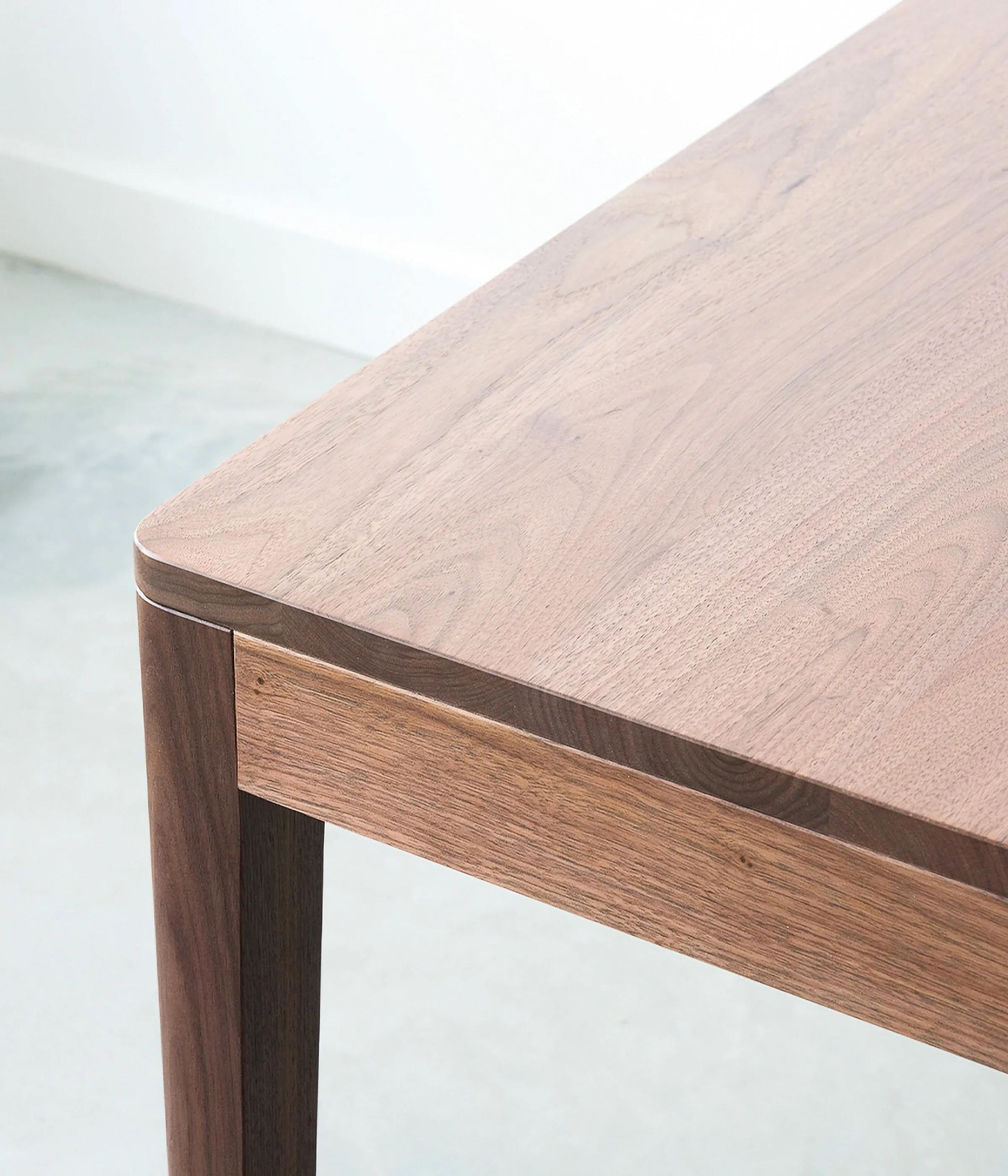 Avers Dining Table - Image 4